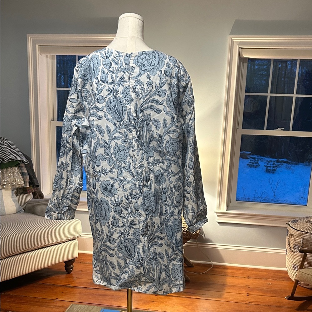 Tuckernuck Blue and White Floral Bow-Front Shift Dress - Picture 2 of 2